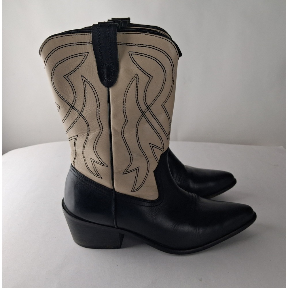 Urban Outfitters Leena Black and Cream Leather Boots Pointed Toe Women sz 7